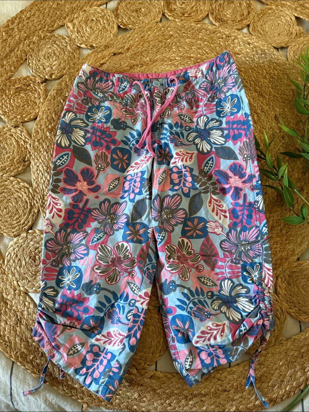 Vintage Mossimo Cotton Blend Y2K  Floral Drawstring Capri Pants. 7/8 girls